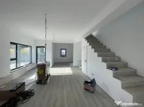 Duplex 3 camere separat prin baie Mosnita Noua