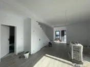 Duplex 3 camere separat prin baie Mosnita Noua 