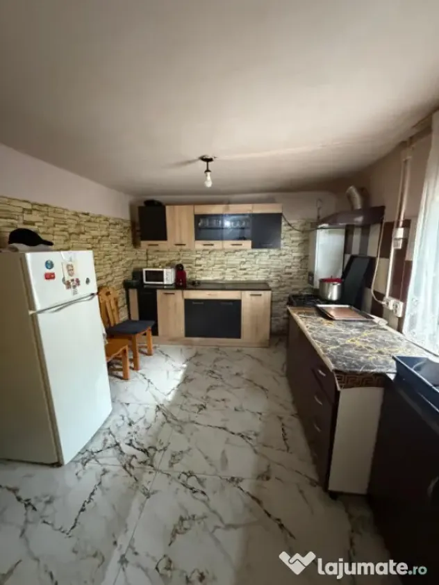 Casa P+1, 6 camere, 200 mp utili, 553 teren, zona Romanesti - Craiova (Dolj)