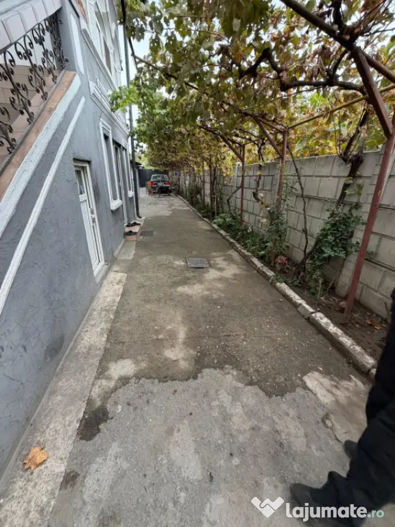 Casa P+1, 6 camere, 200 mp utili, 553 teren, zona Romanesti - Craiova (Dolj)