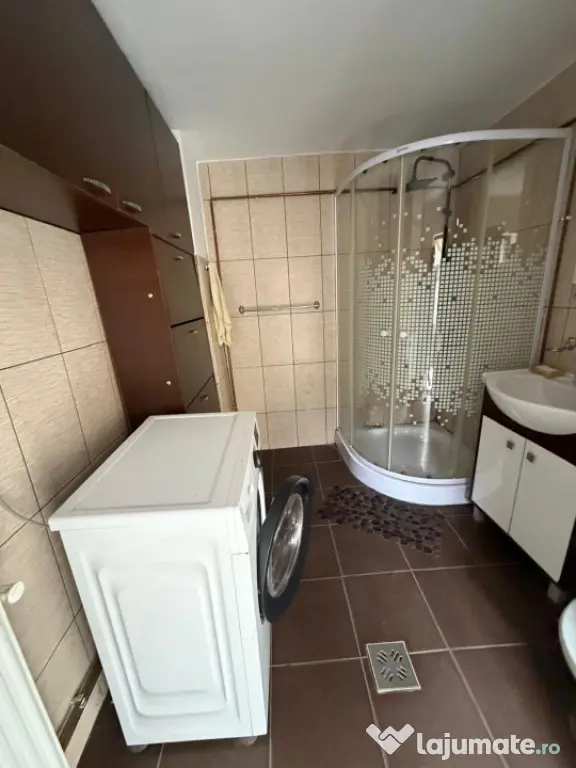 Casa P+1, 6 camere, 200 mp utili, 553 teren, zona Romanesti - Craiova (Dolj)