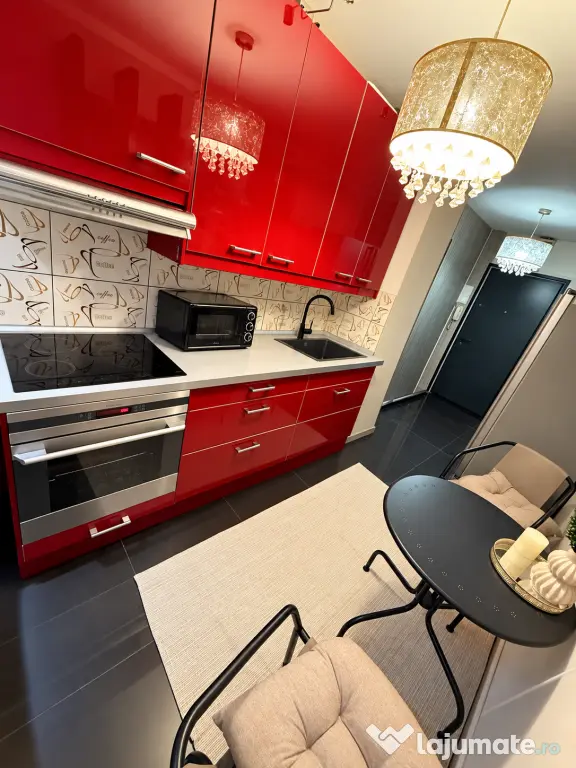 Proprietar închiriez apartament 2 camere renovat utilat complet 65mp