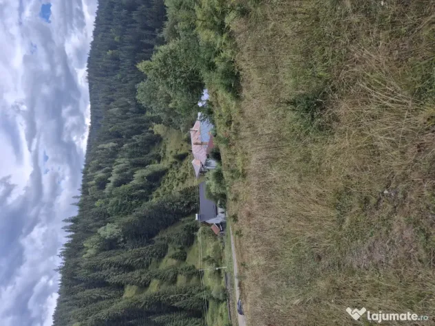 Casă și complex de clădiri în zonă pitorească