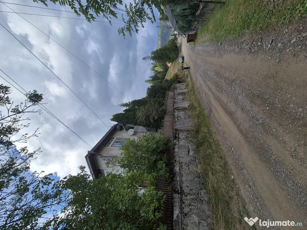 Casă și complex de clădiri în zonă pitorească