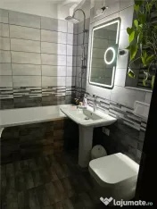 Decomandat cu 3 Camere / 2 Bai Etaj 2 Zona Lunei