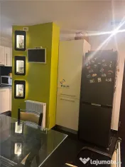 Decomandat cu 3 Camere / 2 Bai Etaj 2 Zona Lunei