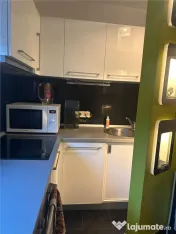 Decomandat cu 3 Camere / 2 Bai Etaj 2 Zona Lunei