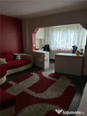 Decomandat cu 3 Camere / 2 Bai Etaj 2 Zona Lunei