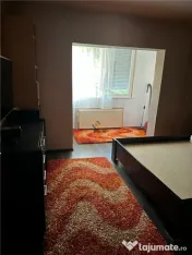 Decomandat cu 3 Camere / 2 Bai Etaj 2 Zona Lunei