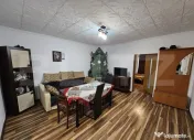 Casă cu 10 camere și teren de 2.046 mp, în zona Pieței d
