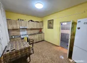 Casă cu 10 camere și teren de 2.046 mp, în zona Pieței d