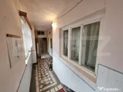Casă cu 10 camere și teren de 2.046 mp, în zona Pieței d