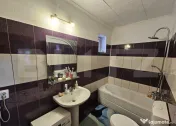 Casă cu 10 camere și teren de 2.046 mp, în zona Pieței d