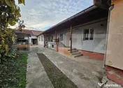 Casă cu 10 camere și teren de 2.046 mp, în zona Pieței d