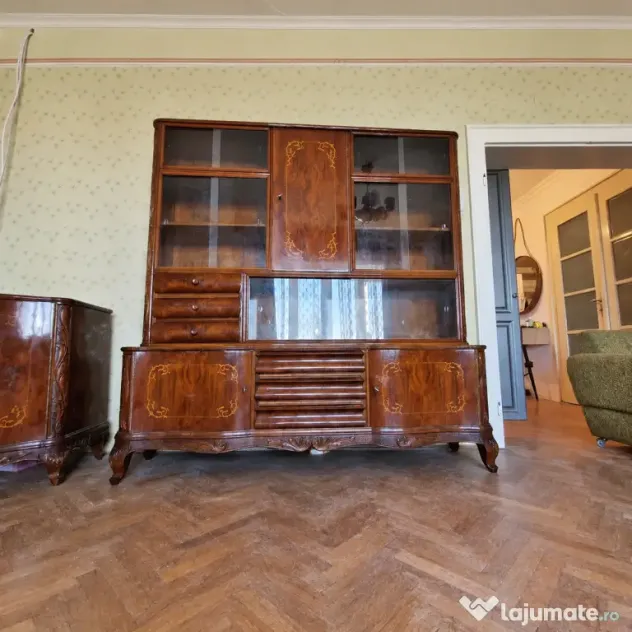 Set mobilă sufragerie vintage – masă cu 8 scaune, vitrină și comodă