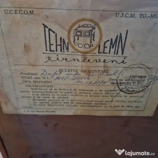 Set mobilă sufragerie vintage – masă cu 8 scaune, vitrină și comodă