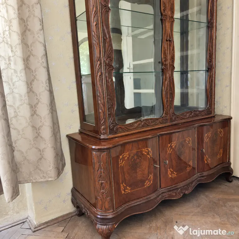 Set mobilă sufragerie vintage – masă cu 8 scaune, vitrină și comodă