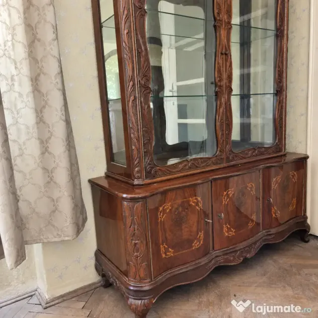 Set mobilă sufragerie vintage – masă cu 8 scaune, vitrină și comodă