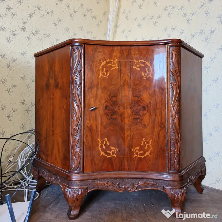Set mobilă sufragerie vintage – masă cu 8 scaune, vitrină și comodă