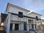 Duplex la asfalt - despartit prin camera tehnica - living ma