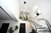 ???? CASĂ MODERNĂ, EFICIENTĂ ENERGETIC, SAT COSTI – 230.000 €
