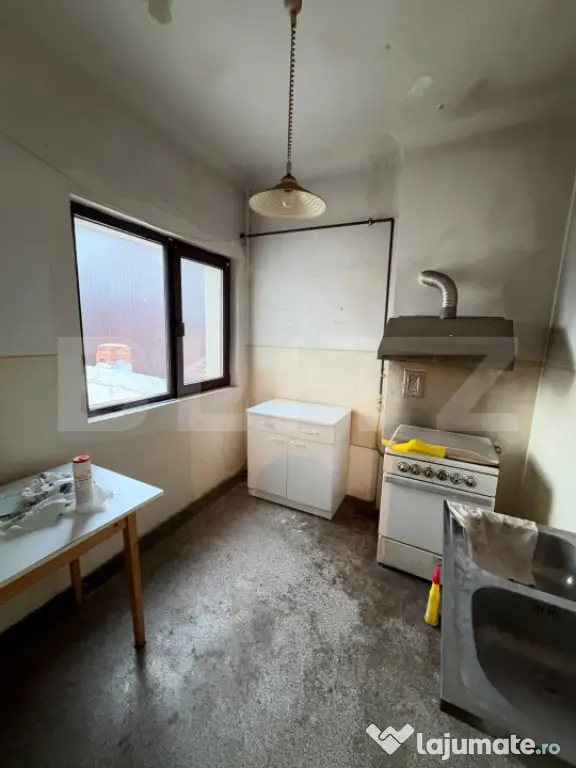 Apartament de vânzare – 4 camere + mansardă, 141 mp, Cen - Ploiesti (Prahova)