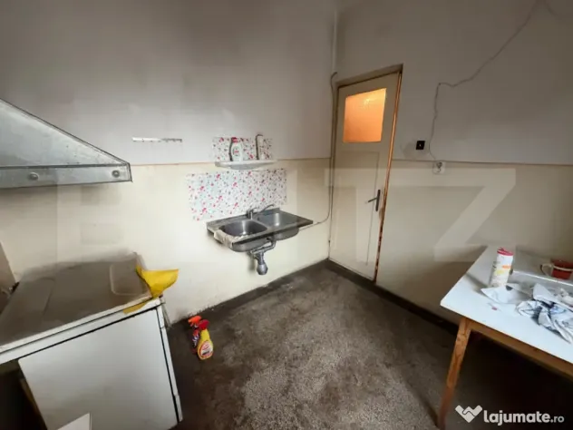 Apartament de vânzare – 4 camere + mansardă, 141 mp, Cen - Ploiesti (Prahova)