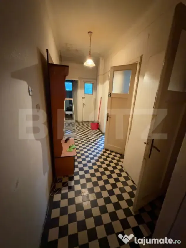 Apartament de vânzare – 4 camere + mansardă, 141 mp, Cen - Ploiesti (Prahova)