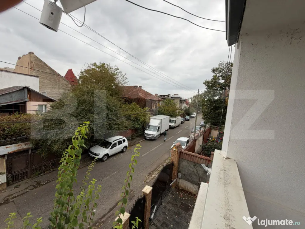 Apartament de vânzare – 4 camere + mansardă, 141 mp, Cen - Ploiesti (Prahova)