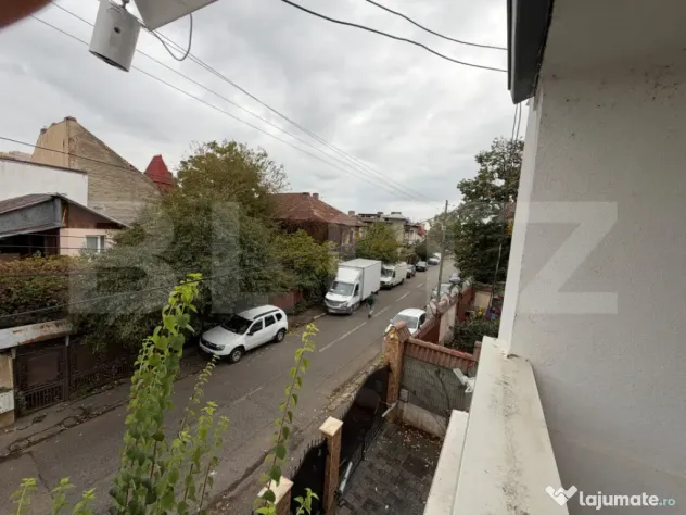 Apartament de vânzare – 4 camere + mansardă, 141 mp, Cen - Ploiesti (Prahova)