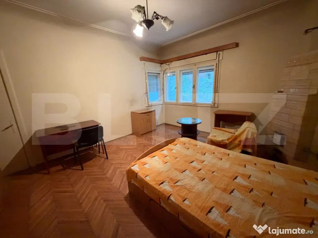 Apartament de vânzare – 4 camere + mansardă, 141 mp, Cen - Ploiesti (Prahova)
