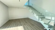 Casa individuala moderna cu 4 camere, 2 dressinguri, in Giar