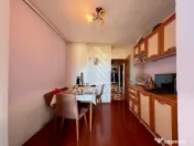Apartament de vanzare 3 camere,2 bai, decomandat, renovat, Girocului 