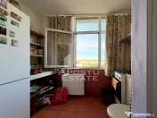 Apartament de vanzare 3 camere,2 bai, decomandat, renovat, Girocului 