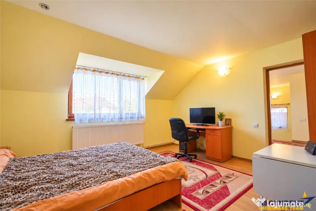 Casa individuala Sanpetru, 198 mp, teren 650 mp, 5 camere, 4 - Brasov (Brasov)
