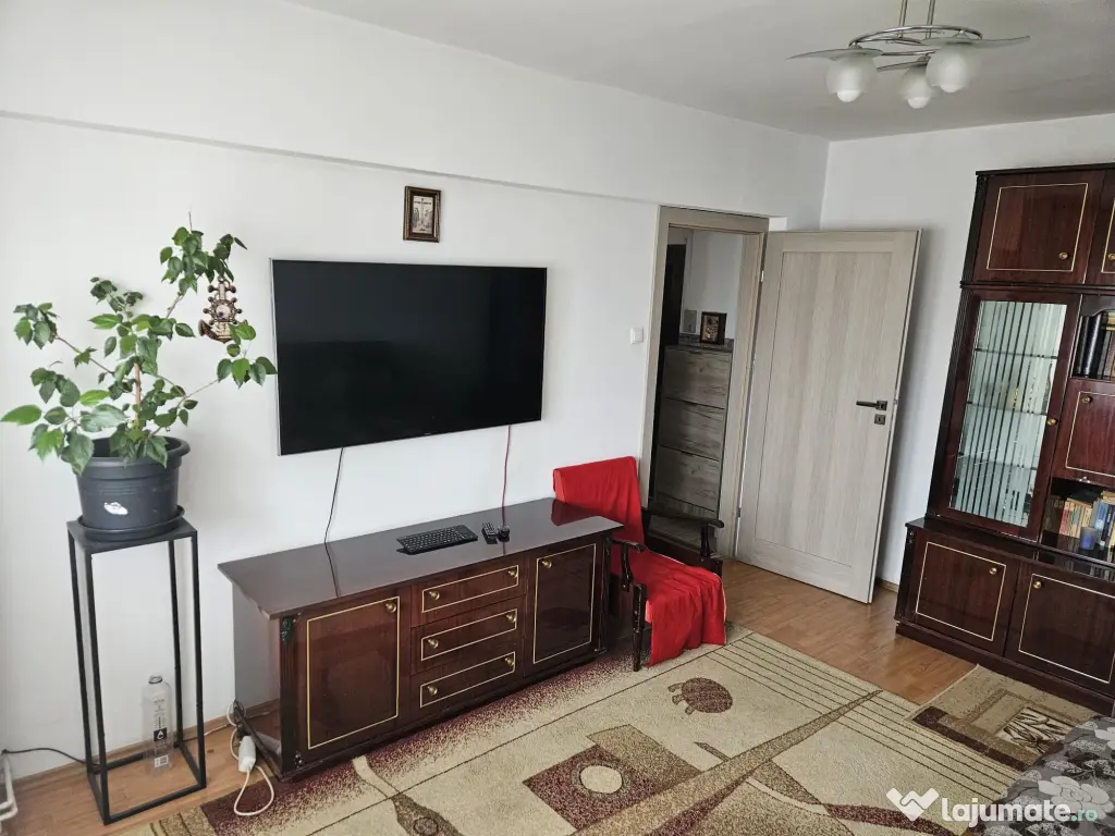 APARTAMENT 2 Camere decomandat/45MP/Pivnita/NICOLAE IORGA/pret neg.