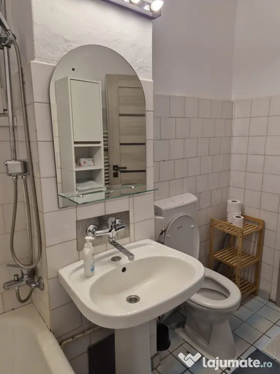 APARTAMENT 2 Camere decomandat/45MP/Pivnita/NICOLAE IORGA/pret neg.
