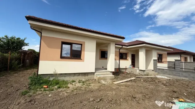 Duplex 3 camere | Toate utilitatile | Teren generos | Zona e - Mosnita Noua (Timis)