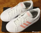 Adidasi sport pentru femei