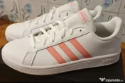 Adidasi sport pentru femei