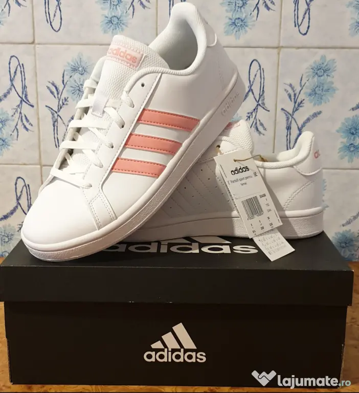 Adidasi sport pentru femei