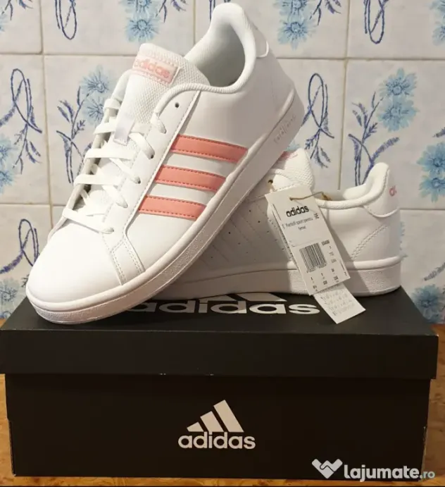 Adidasi sport pentru femei
