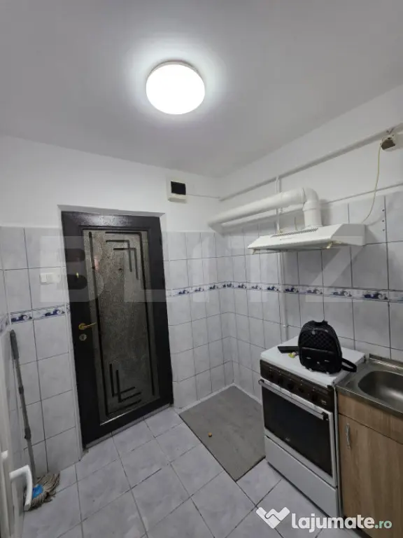 Garsoniera, decomandat, 20 mp + Boxa la subsol, zona micro 3 - Galati (Galati)