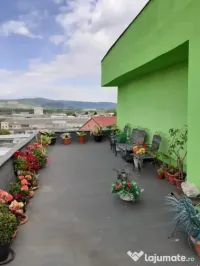 Vand apartament o camera,42 mp,Deva,zona centrala,langa Ulpia. 