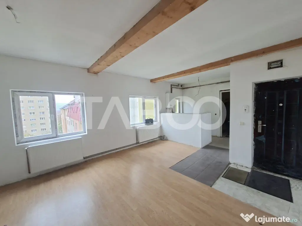 Apartament la mansarda de vanzare 3 camere Vasile Aaron - Sibiu (Sibiu)