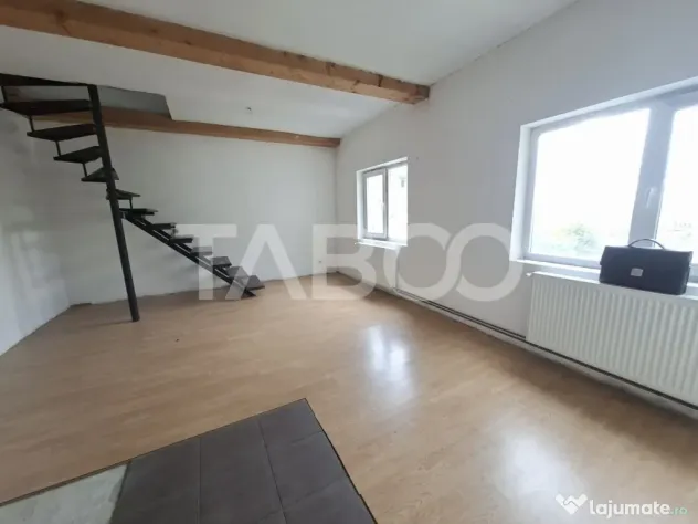 Apartament la mansarda de vanzare 3 camere Vasile Aaron - Sibiu (Sibiu)