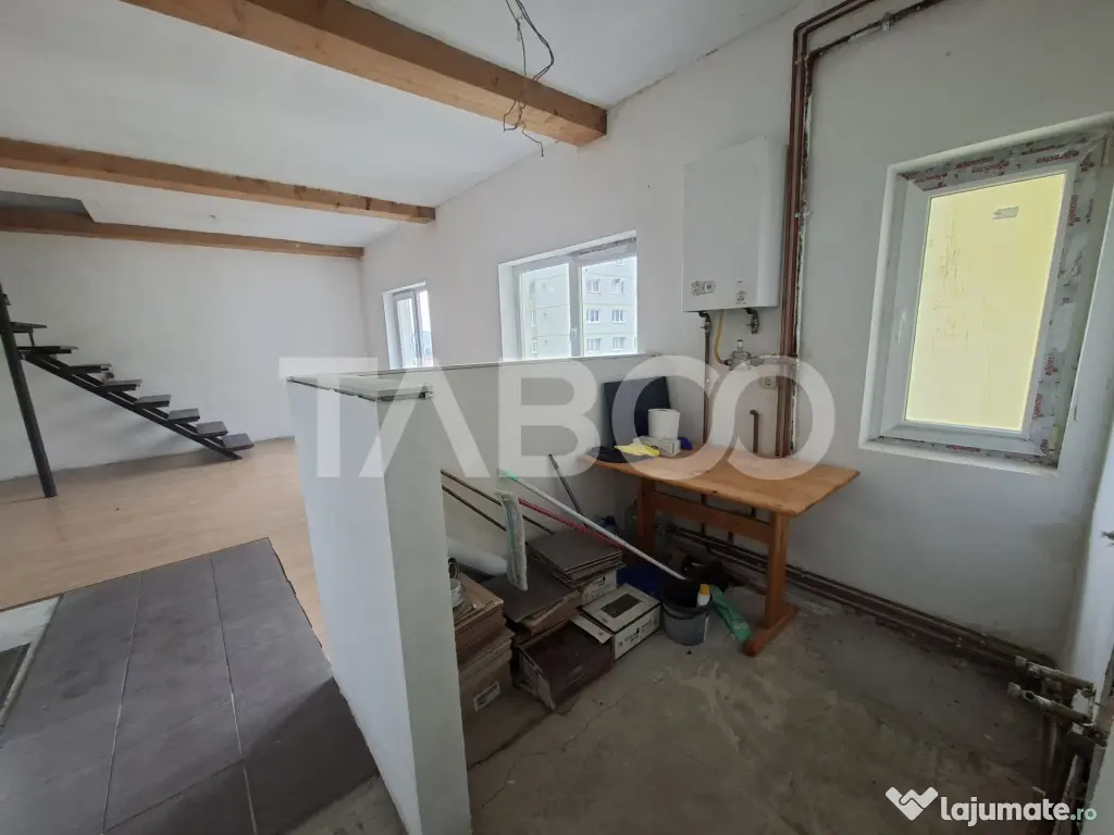 Apartament la mansarda de vanzare 3 camere Vasile Aaron - Sibiu (Sibiu)