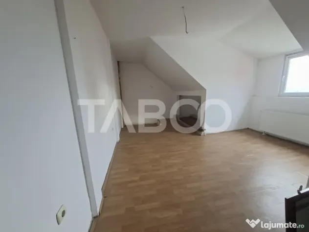 Apartament la mansarda de vanzare 3 camere Vasile Aaron - Sibiu (Sibiu)