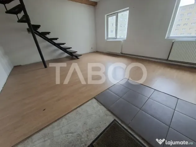 Apartament la mansarda de vanzare 3 camere Vasile Aaron - Sibiu (Sibiu)