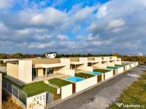 CASA TA LA MARE: PE PARTER, CU PISCINĂ PRIVATĂ! - Comision